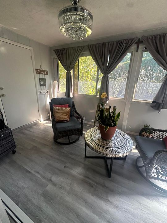 待售: $240,000 (2 贝兹, 2 浴室, 941 平方英尺)