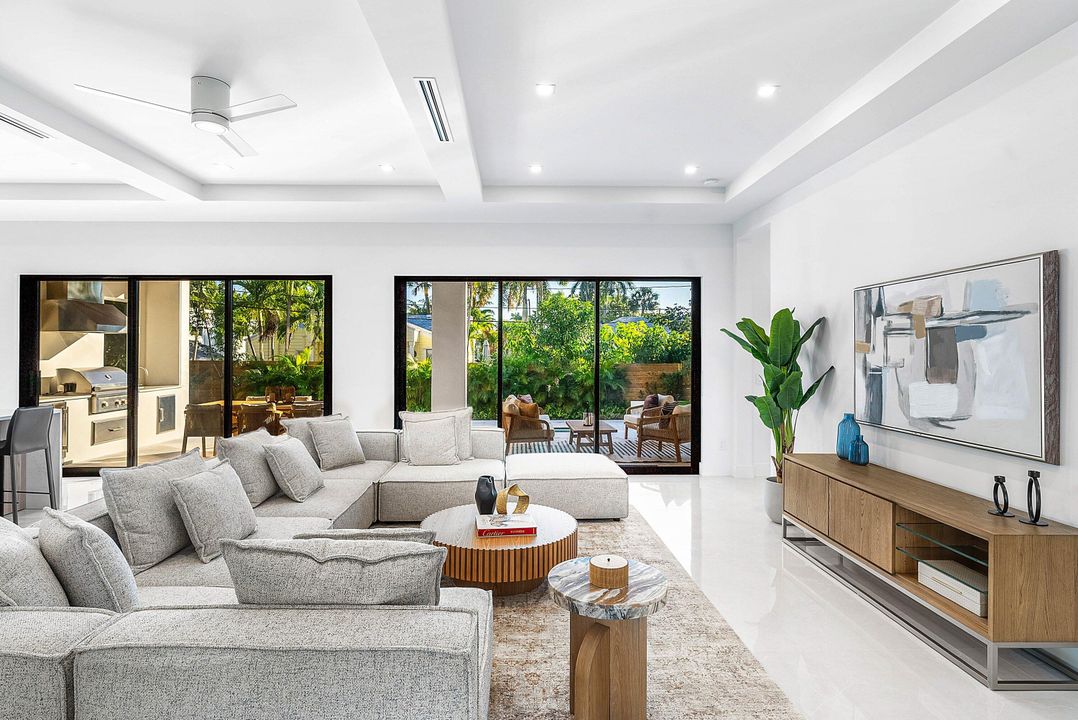 На продажу: $6,000,000 (5 спален, 5 ванн, 5147 Квадратных фут)