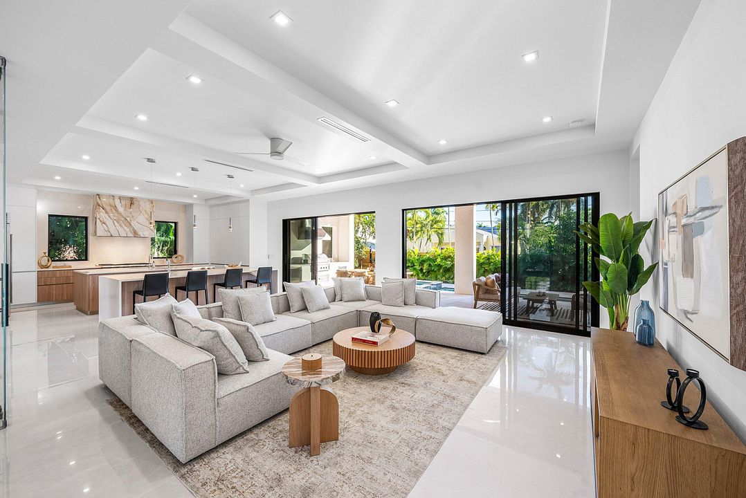 На продажу: $6,000,000 (5 спален, 5 ванн, 5147 Квадратных фут)