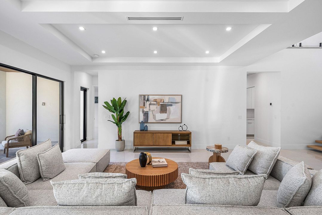 На продажу: $6,000,000 (5 спален, 5 ванн, 5147 Квадратных фут)