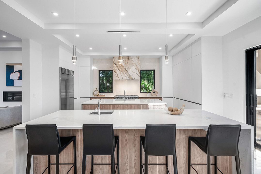 На продажу: $6,000,000 (5 спален, 5 ванн, 5147 Квадратных фут)