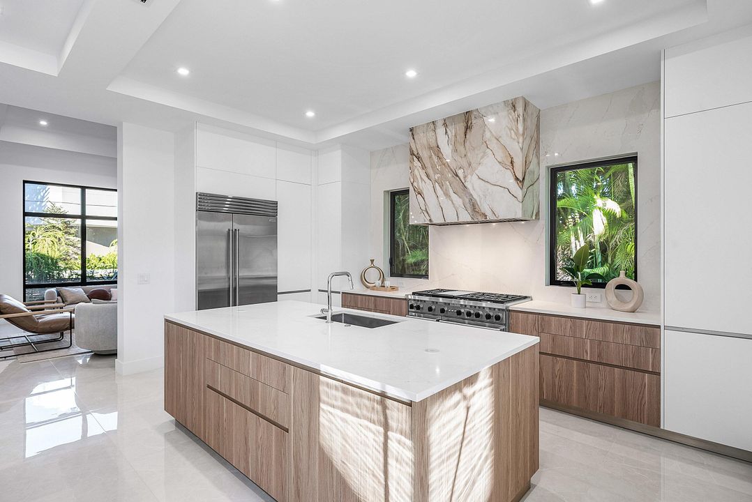 На продажу: $6,000,000 (5 спален, 5 ванн, 5147 Квадратных фут)