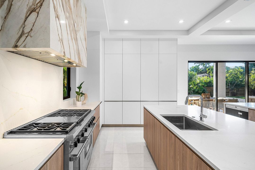 На продажу: $6,000,000 (5 спален, 5 ванн, 5147 Квадратных фут)