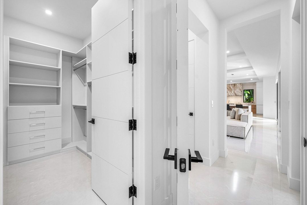 На продажу: $6,000,000 (5 спален, 5 ванн, 5147 Квадратных фут)