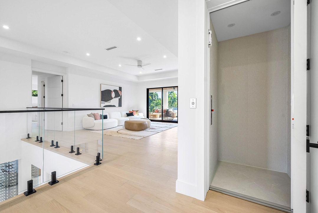 На продажу: $6,000,000 (5 спален, 5 ванн, 5147 Квадратных фут)