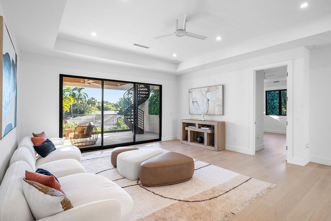 На продажу: $6,000,000 (5 спален, 5 ванн, 5147 Квадратных фут)