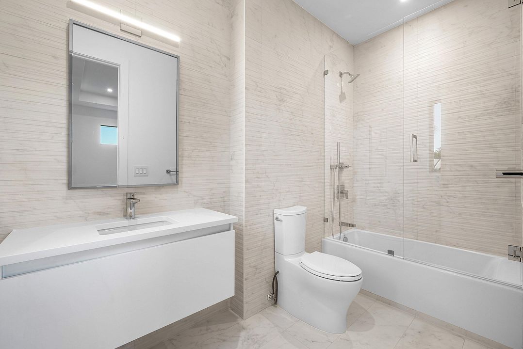 На продажу: $6,000,000 (5 спален, 5 ванн, 5147 Квадратных фут)