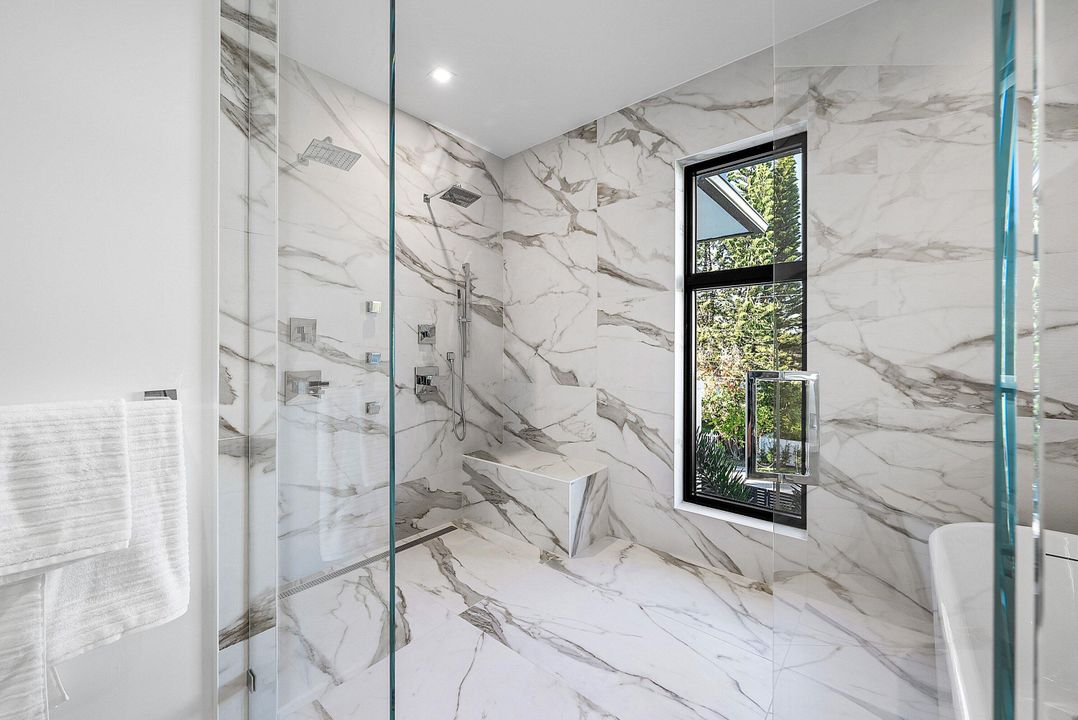 На продажу: $6,000,000 (5 спален, 5 ванн, 5147 Квадратных фут)