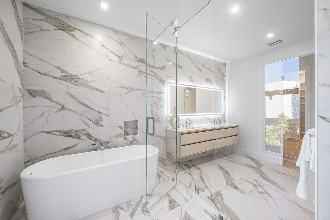 На продажу: $6,000,000 (5 спален, 5 ванн, 5147 Квадратных фут)