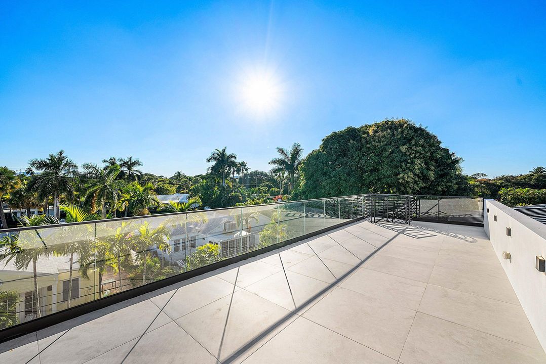 На продажу: $6,000,000 (5 спален, 5 ванн, 5147 Квадратных фут)