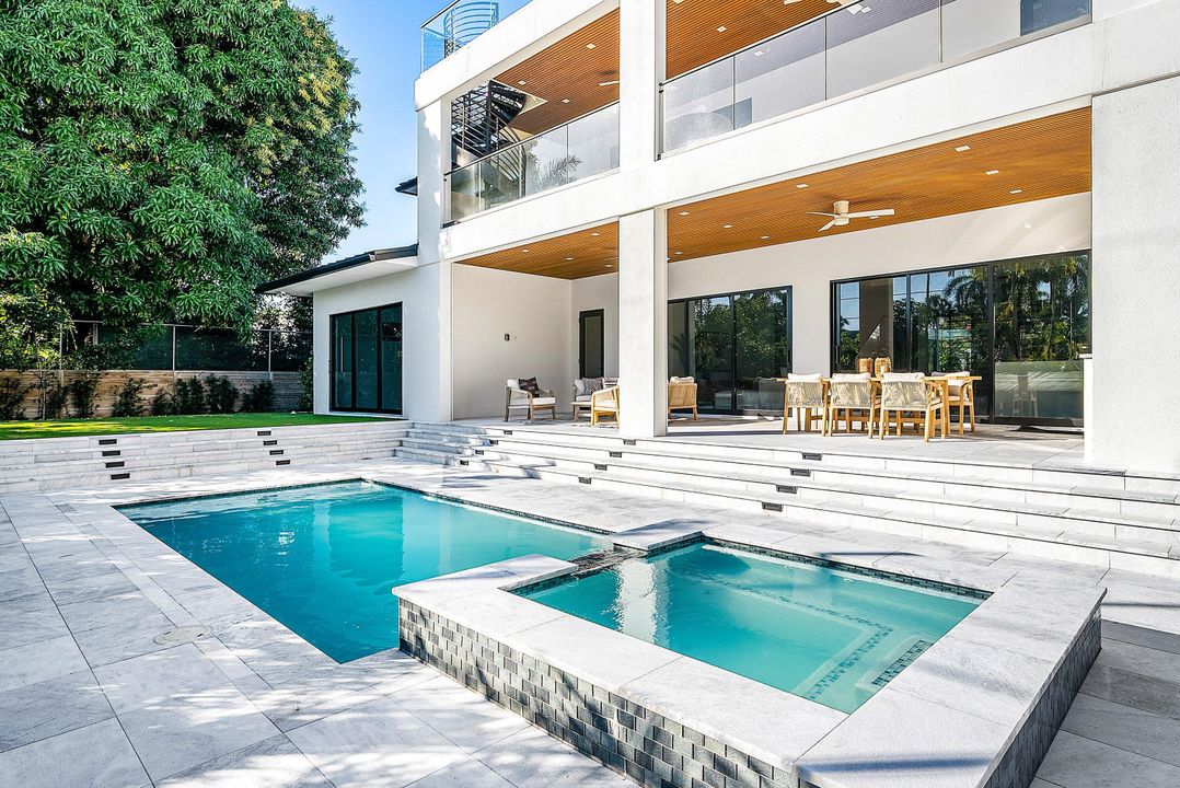 На продажу: $6,000,000 (5 спален, 5 ванн, 5147 Квадратных фут)