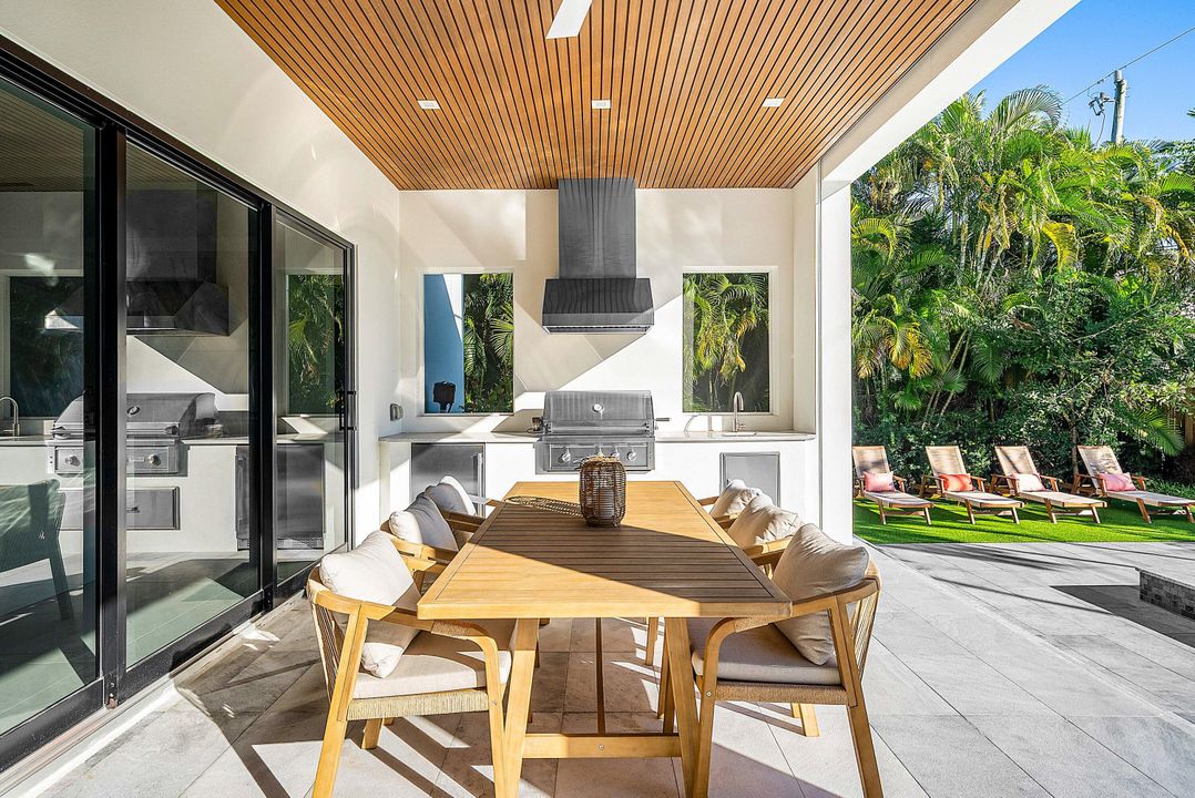 На продажу: $6,000,000 (5 спален, 5 ванн, 5147 Квадратных фут)