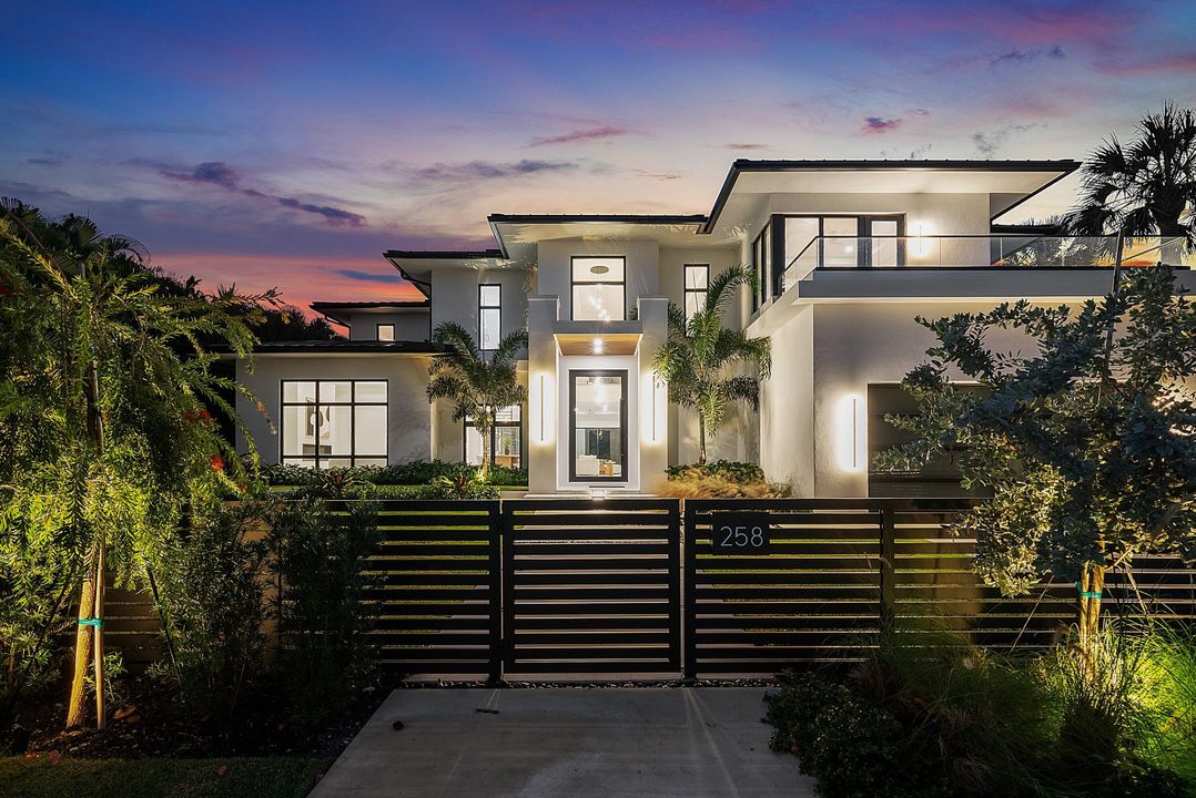 На продажу: $6,000,000 (5 спален, 5 ванн, 5147 Квадратных фут)