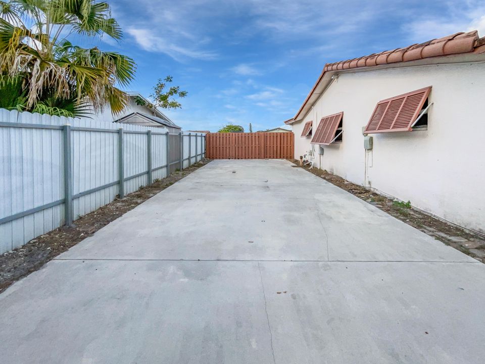 For Sale: $595,000 (3 beds, 2 baths, 1543 Square Feet)