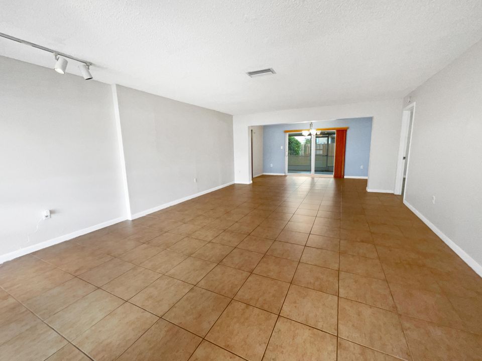 For Sale: $595,000 (3 beds, 2 baths, 1543 Square Feet)