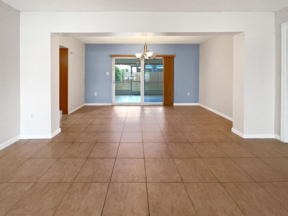 For Sale: $595,000 (3 beds, 2 baths, 1543 Square Feet)