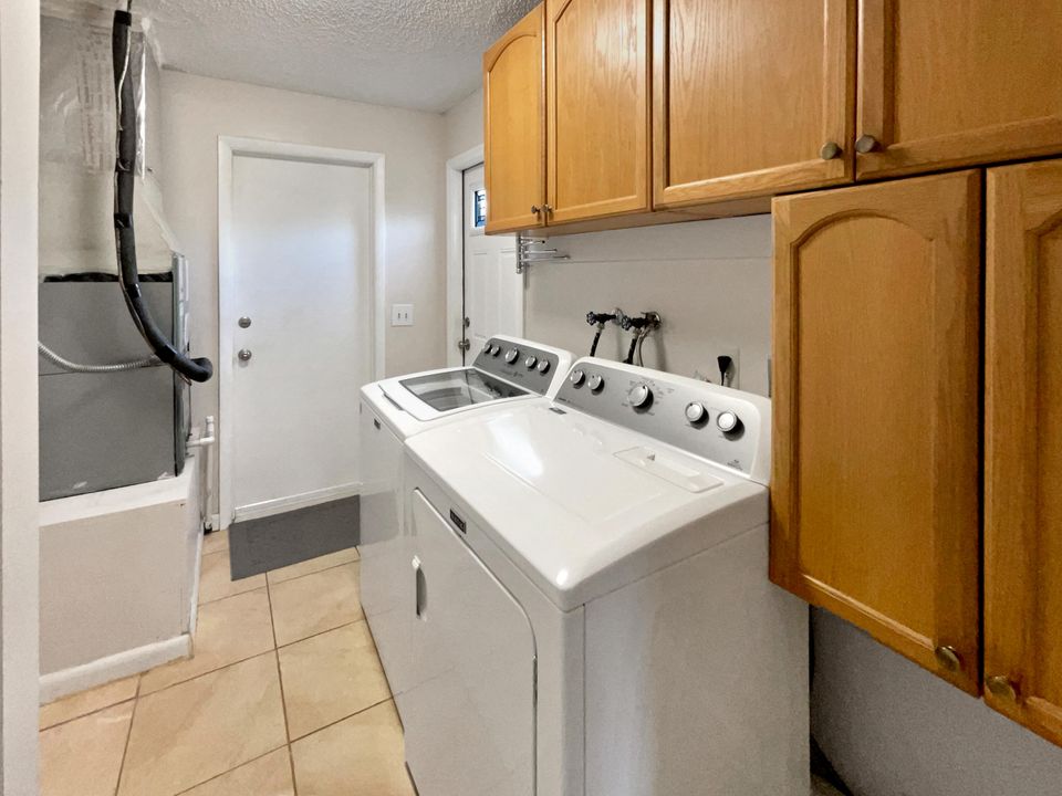 For Sale: $595,000 (3 beds, 2 baths, 1543 Square Feet)