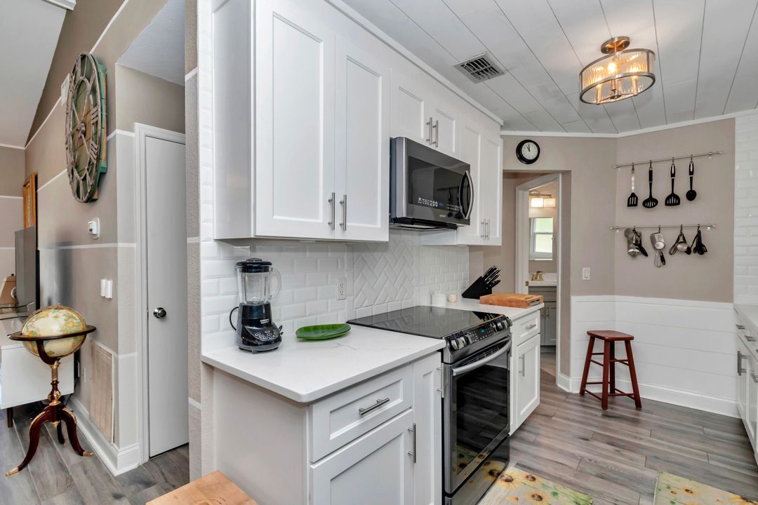 For Sale: $287,000 (3 beds, 2 baths, 1360 Square Feet)