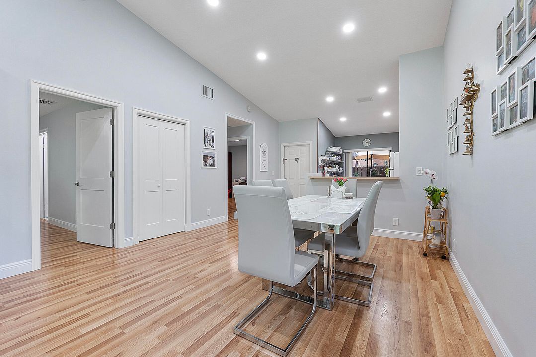 待售: $339,000 (2 贝兹, 2 浴室, 1134 平方英尺)