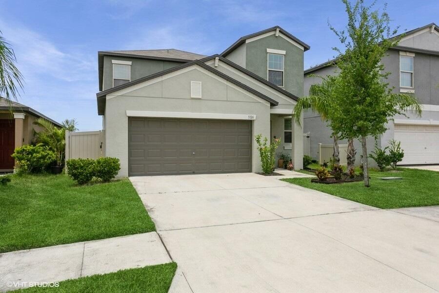 For Sale: $404,000 (5 beds, 2 baths, 2415 Square Feet)