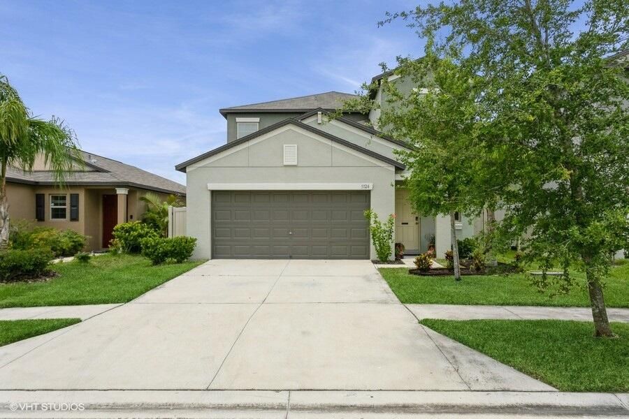 For Sale: $404,000 (5 beds, 2 baths, 2415 Square Feet)