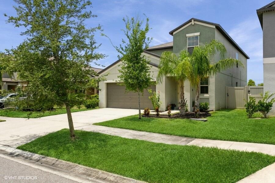 For Sale: $404,000 (5 beds, 2 baths, 2415 Square Feet)