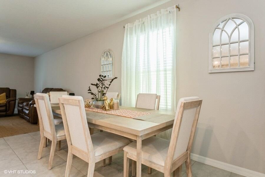 For Sale: $404,000 (5 beds, 2 baths, 2415 Square Feet)