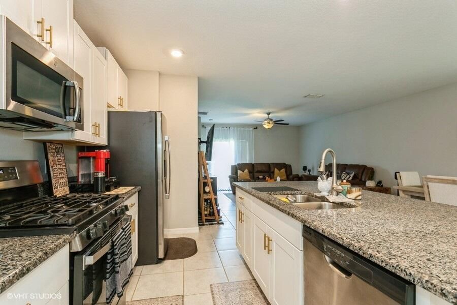 For Sale: $404,000 (5 beds, 2 baths, 2415 Square Feet)