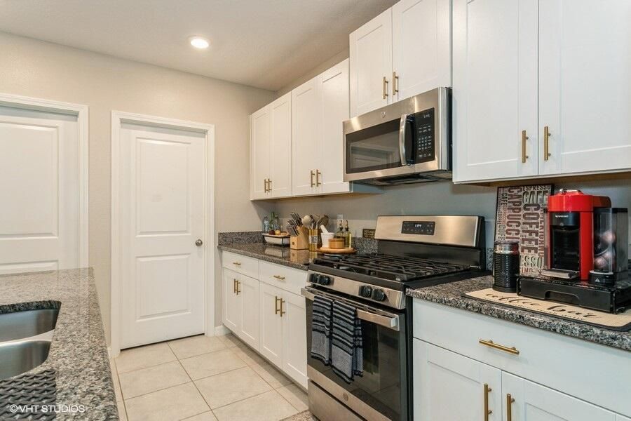 For Sale: $404,000 (5 beds, 2 baths, 2415 Square Feet)