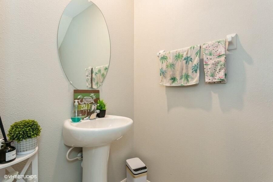 For Sale: $404,000 (5 beds, 2 baths, 2415 Square Feet)