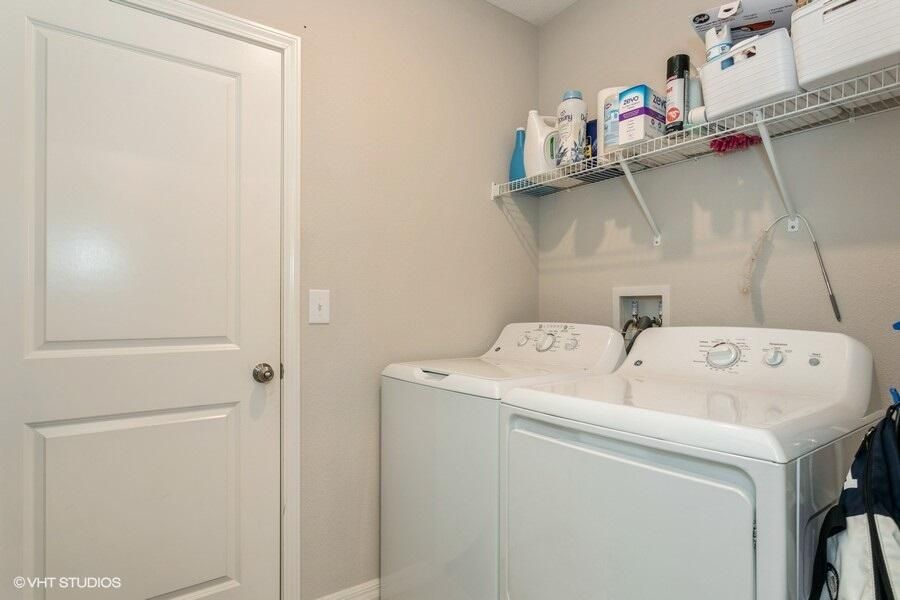 For Sale: $404,000 (5 beds, 2 baths, 2415 Square Feet)