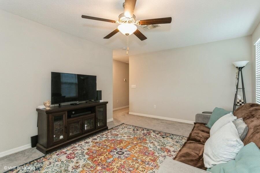 For Sale: $404,000 (5 beds, 2 baths, 2415 Square Feet)