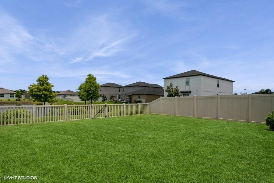 For Sale: $404,000 (5 beds, 2 baths, 2415 Square Feet)