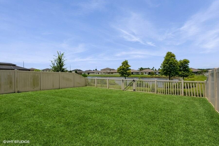 For Sale: $404,000 (5 beds, 2 baths, 2415 Square Feet)