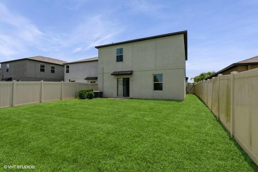 For Sale: $404,000 (5 beds, 2 baths, 2415 Square Feet)