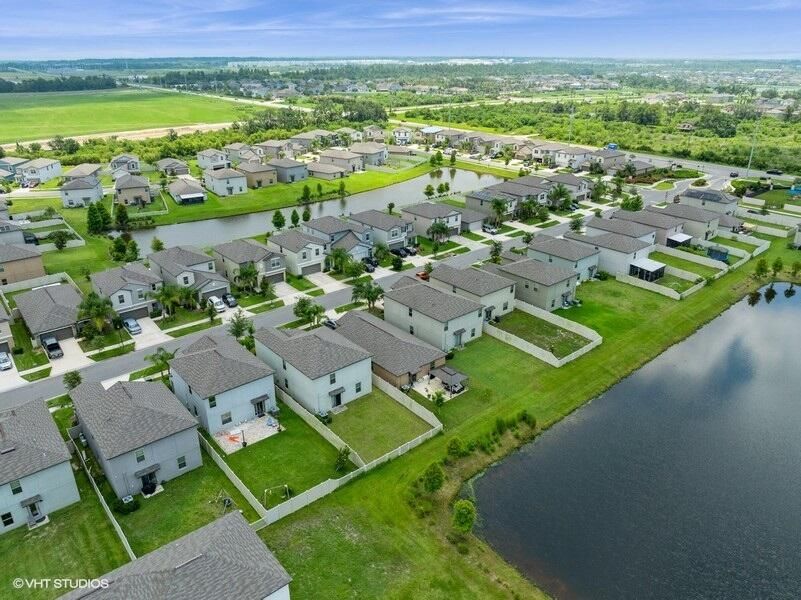 For Sale: $404,000 (5 beds, 2 baths, 2415 Square Feet)