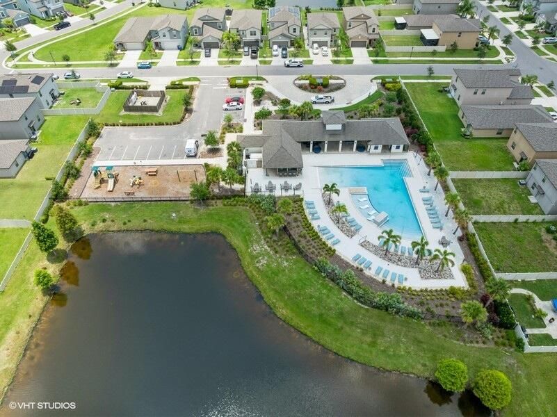 For Sale: $404,000 (5 beds, 2 baths, 2415 Square Feet)