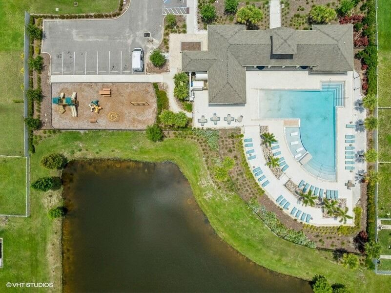 For Sale: $404,000 (5 beds, 2 baths, 2415 Square Feet)