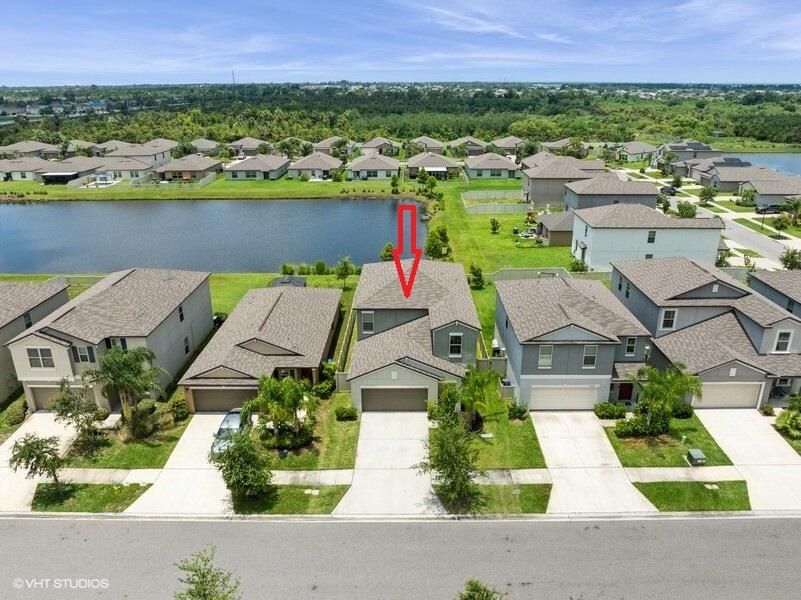 For Sale: $404,000 (5 beds, 2 baths, 2415 Square Feet)