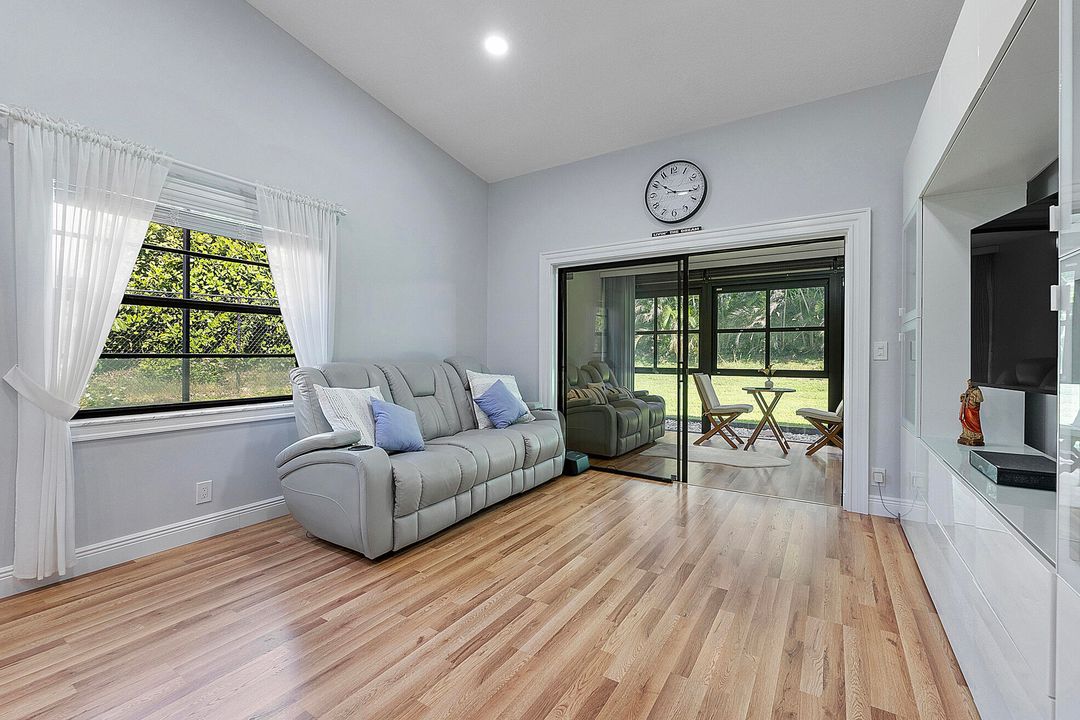 待售: $339,000 (2 贝兹, 2 浴室, 1134 平方英尺)