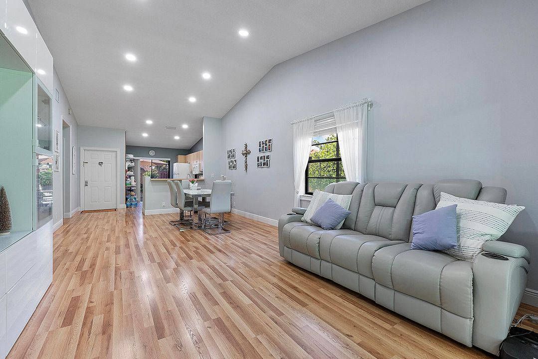 待售: $339,000 (2 贝兹, 2 浴室, 1134 平方英尺)