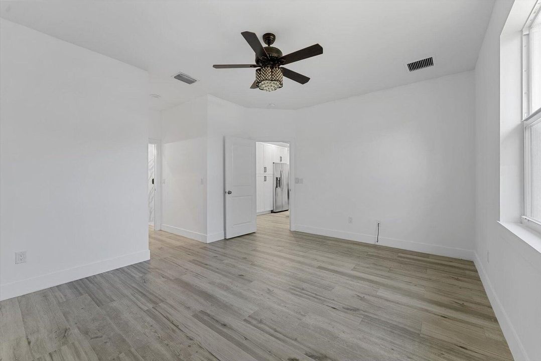 В аренду: $3,500 (3 спален, 2 ванн, 1283 Квадратных фут)