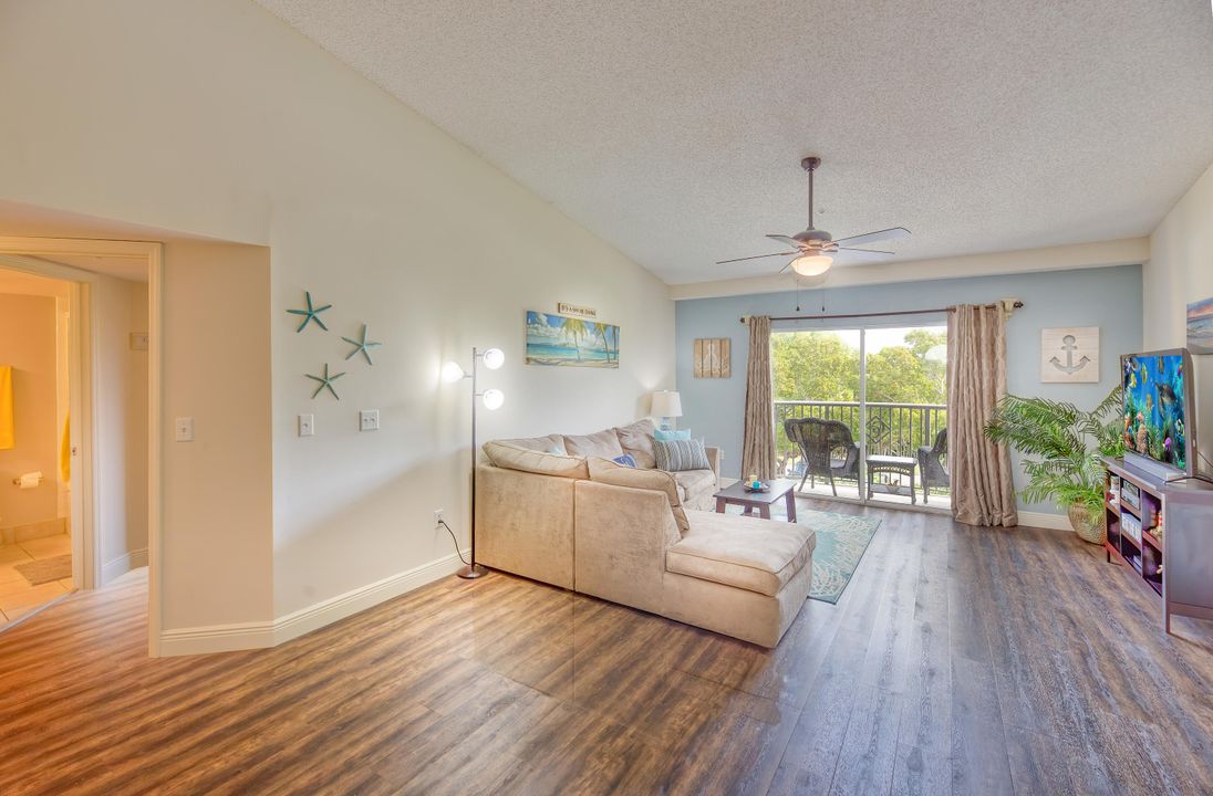 En Venta: $299,900 (2 camas, 2 baños, 1112 Pies cuadrados)