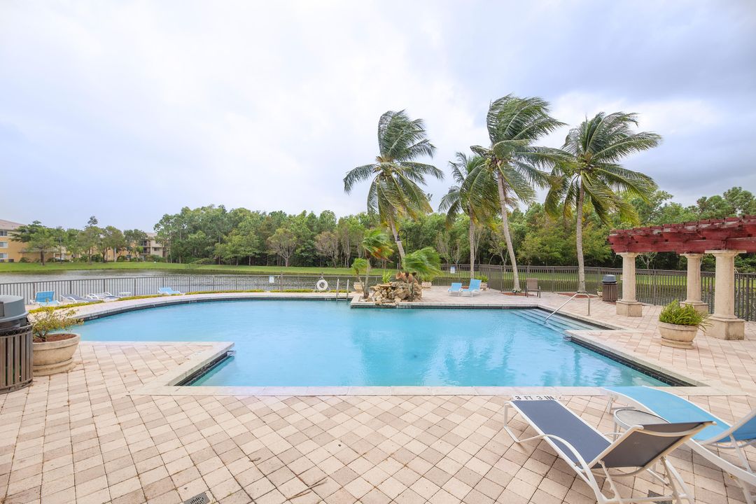 En Venta: $299,900 (2 camas, 2 baños, 1112 Pies cuadrados)