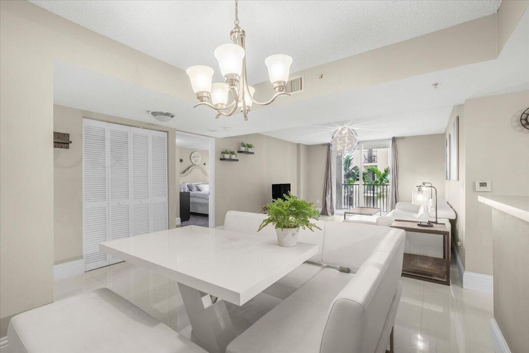 出租: $2,950 (2 贝兹, 2 浴室, 1148 平方英尺)