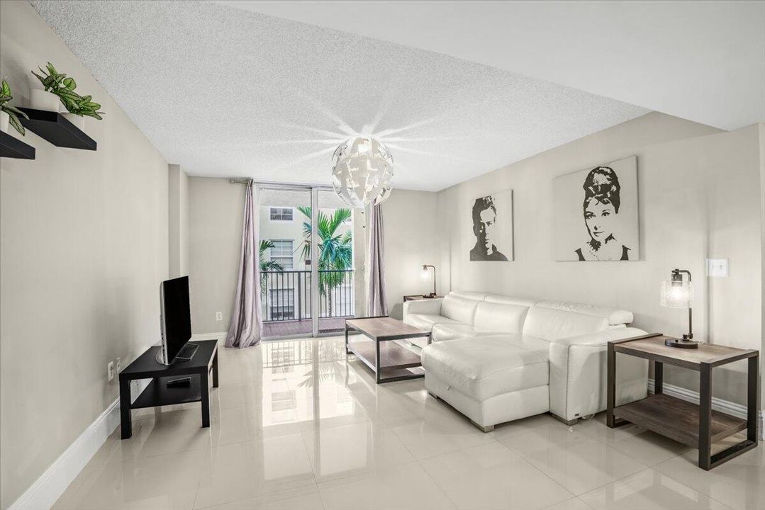 出租: $2,950 (2 贝兹, 2 浴室, 1148 平方英尺)