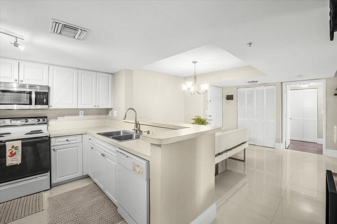 出租: $2,950 (2 贝兹, 2 浴室, 1148 平方英尺)