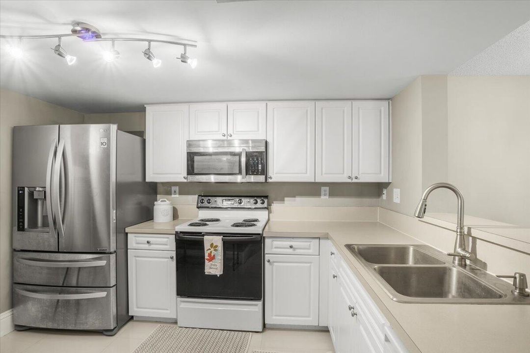 出租: $2,950 (2 贝兹, 2 浴室, 1148 平方英尺)