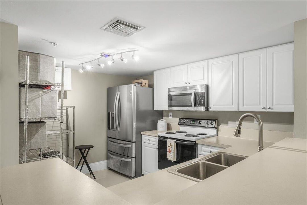 出租: $2,950 (2 贝兹, 2 浴室, 1148 平方英尺)