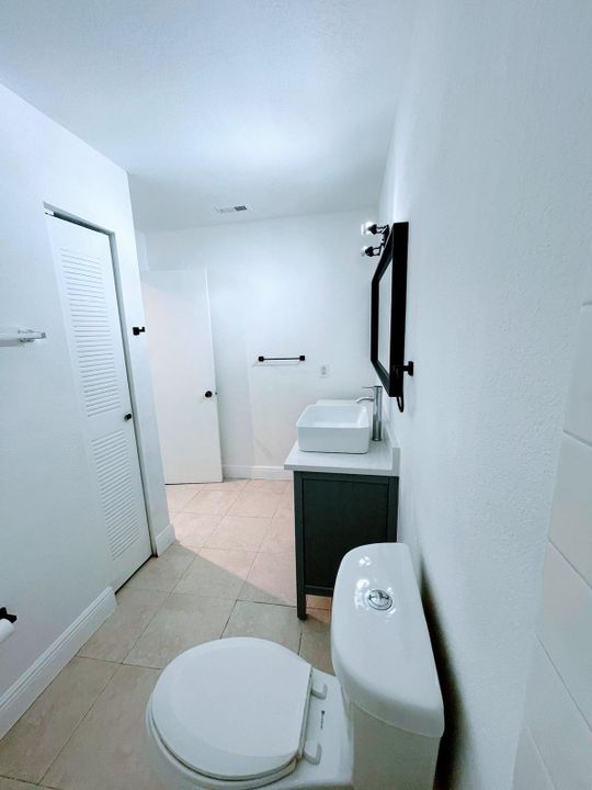 For Rent: $1,650 (1 beds, 1 baths, 712 Square Feet)